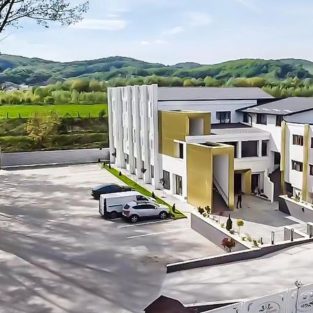 Popasul Lui Gicuta Bed and Breakfast Curtea de Argeş Esterno foto