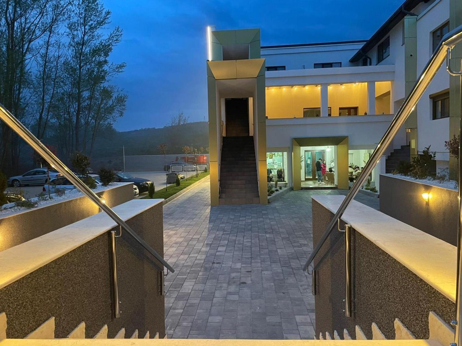 Popasul Lui Gicuta Bed and Breakfast Curtea de Argeş Esterno foto