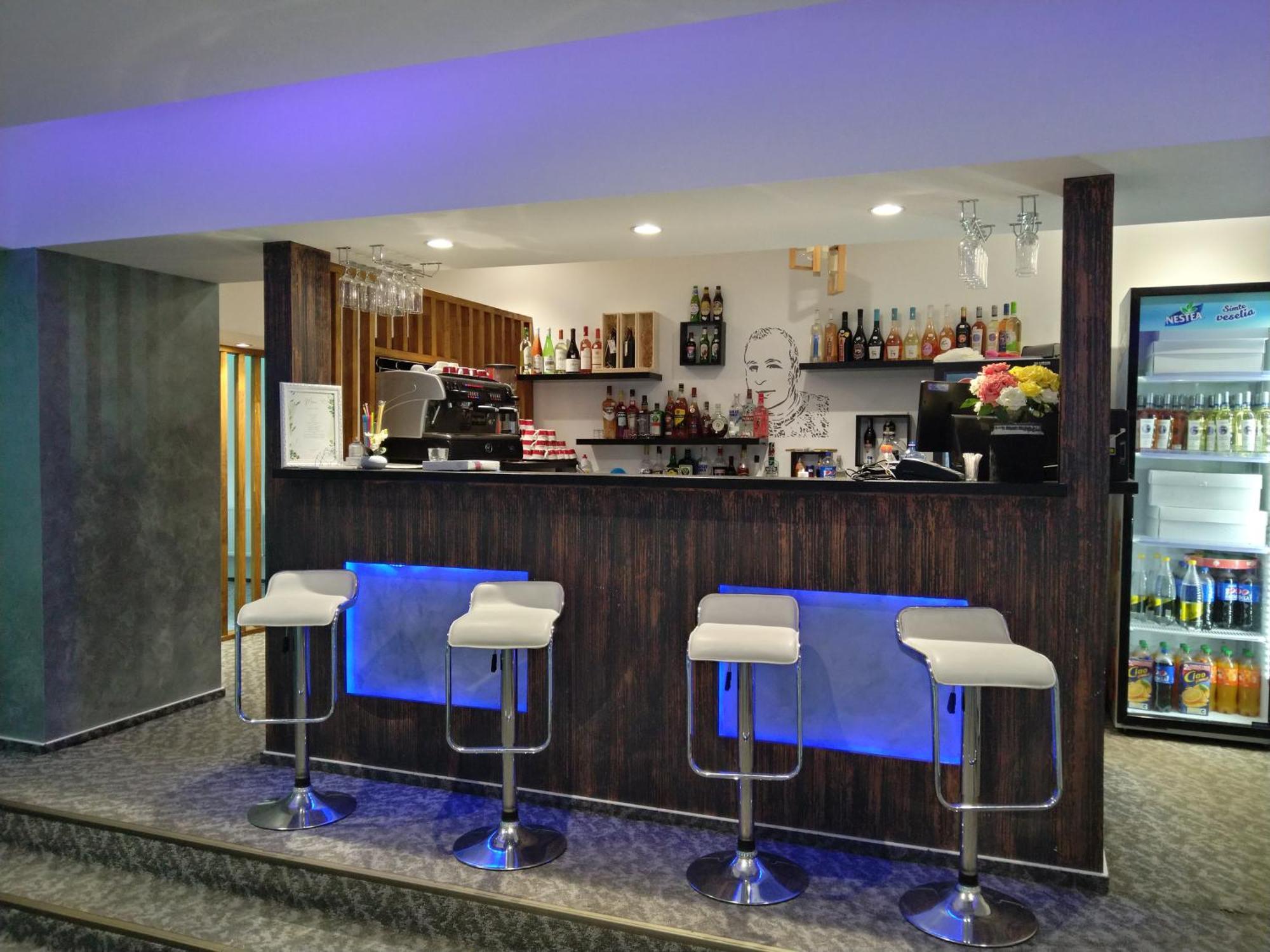 Popasul Lui Gicuta Bed and Breakfast Curtea de Argeş Esterno foto