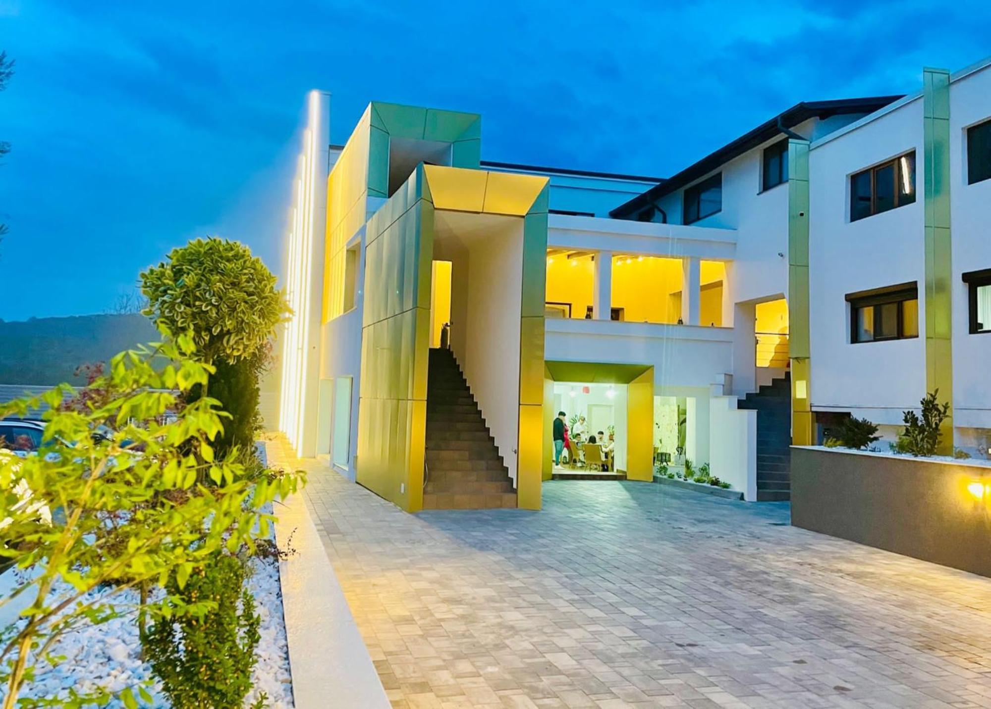 Popasul Lui Gicuta Bed and Breakfast Curtea de Argeş Esterno foto